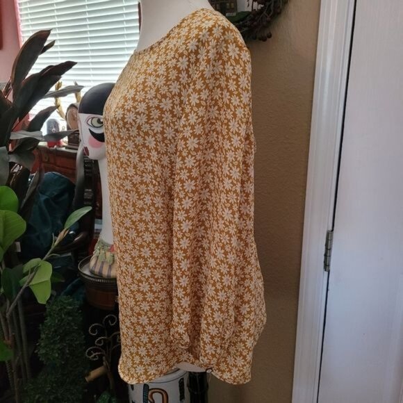 Spring Blouse Top Open Back Floral Orange Brown Daisies Open Back 1X - Picture 6 of 8